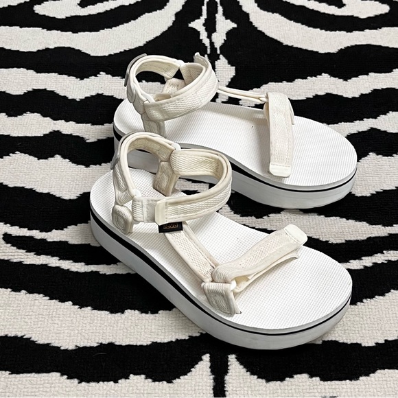 Teva Flatform Universal White Sandals Size 9 - Picture 7 of 12